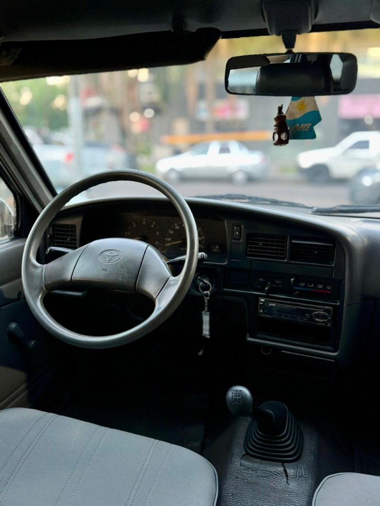 Toyota Hilux  2.4 CABINA DOBLE 4X2 M/T — foto 10